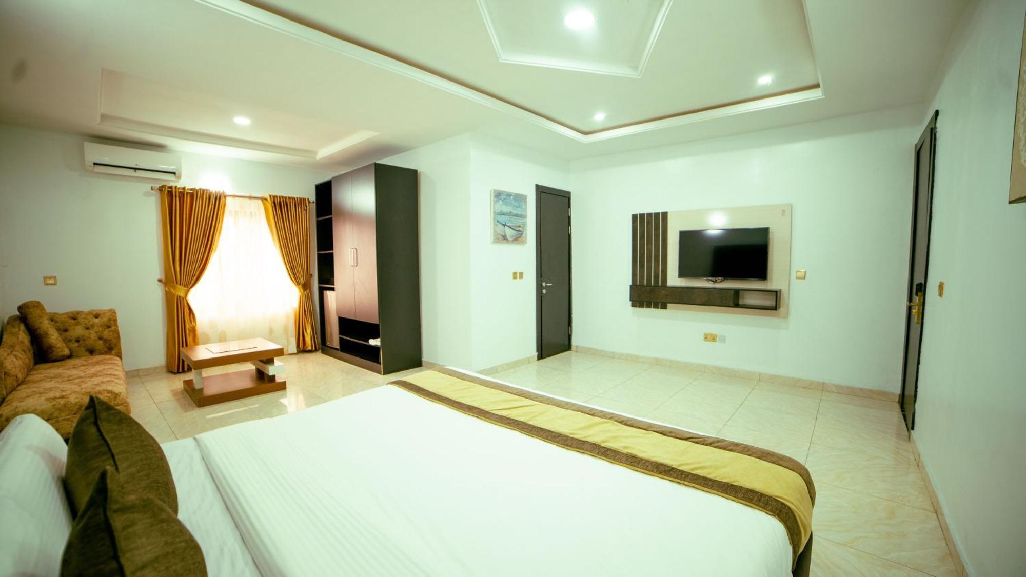 247 Luxury Hotel & Apartment Ajah Lekki Ngoại thất bức ảnh