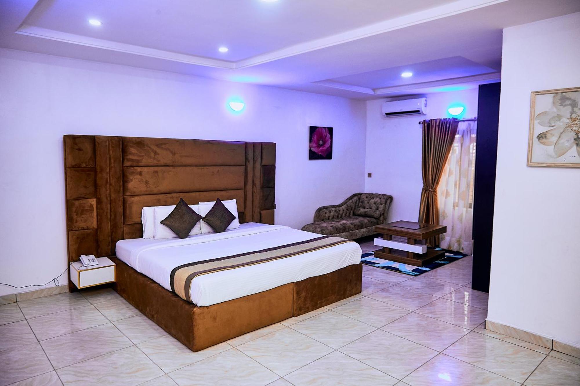247 Luxury Hotel & Apartment Ajah Lekki Ngoại thất bức ảnh